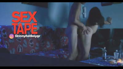 تلميذة لطيفة مع صديقها